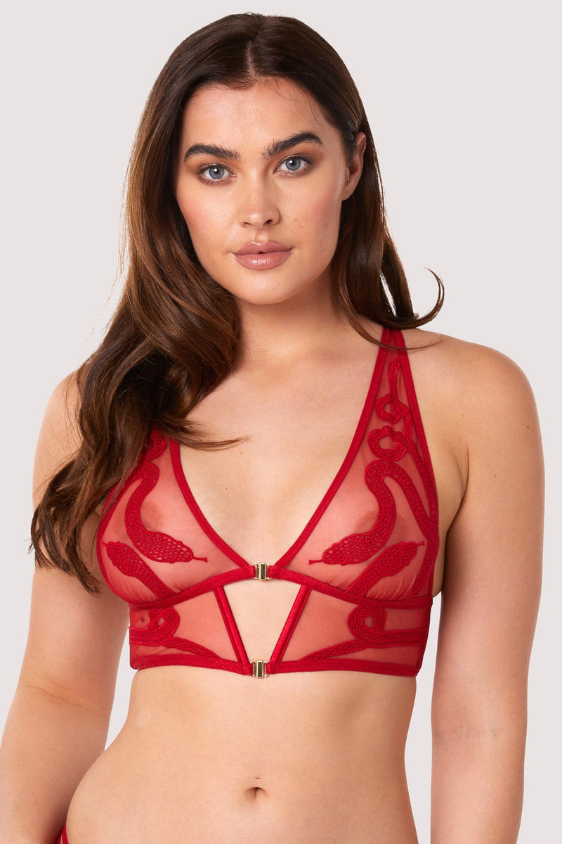 A little styling check with @kllsym and the Medusa bralette in Crimson