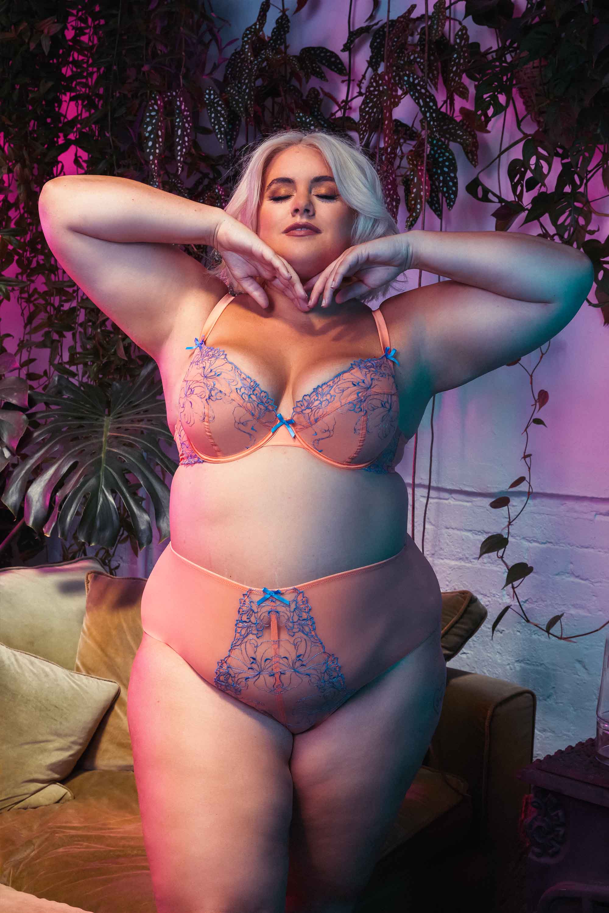 Palm Bay Coral Embroidery Plunge Set